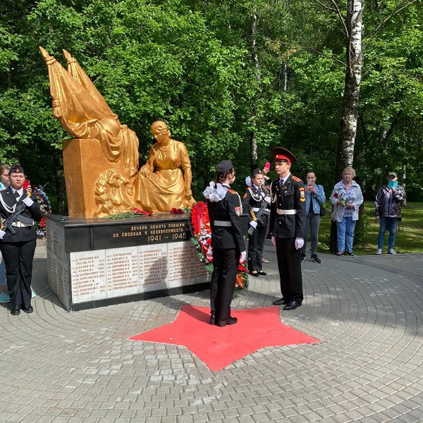 Ученики школы №2065 восстановили имена 114 воинов Советской армии